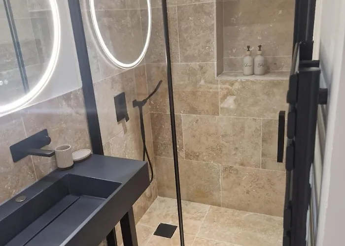 Les Famandiers 아파트